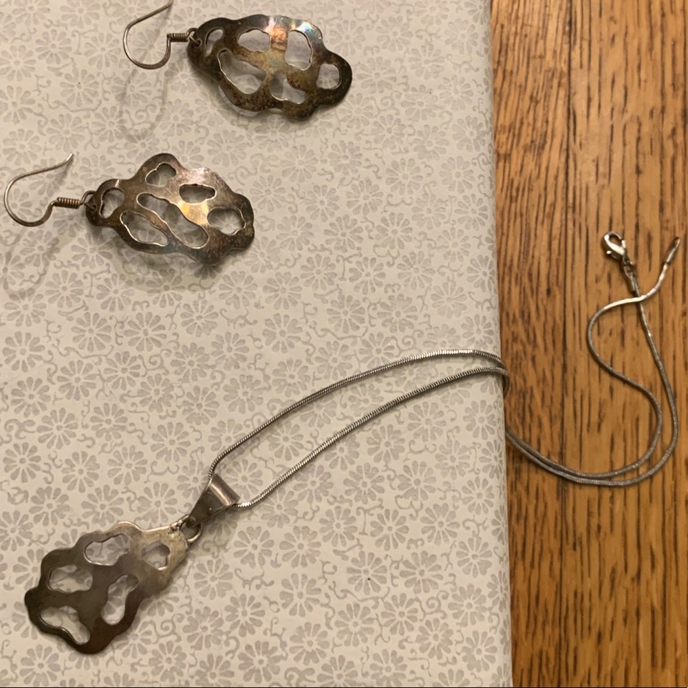 Silver Abstract pendant & earrings set